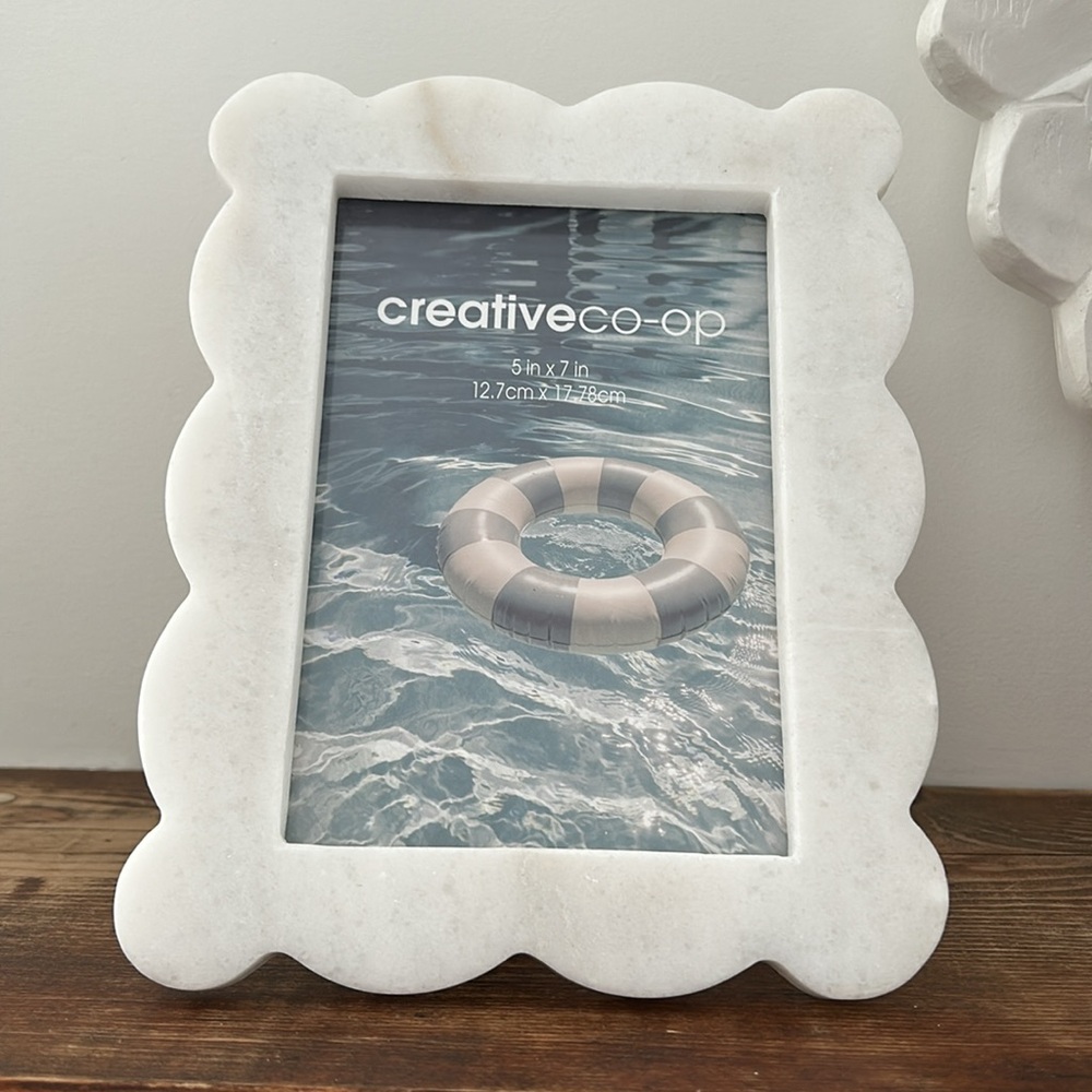 CREATIVE CO-OP 🌸 Scalloped Marble Picture Frame Jillybox Jillian Harris